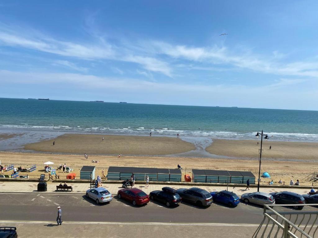 Bay View - Seafront, Sandown - Free Car Ferry For Bookings Of 3 Or More Nights, Subject To Availability מראה חיצוני תמונה